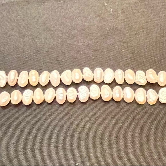 VTG 18 inch Blister Pearl Necklace With a Safety Clasp Labeled Silver Iridescent - Picture 10 of 12